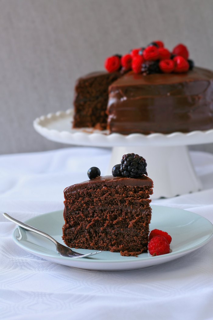 Easy chocolate cake with chocolate ganache icing.